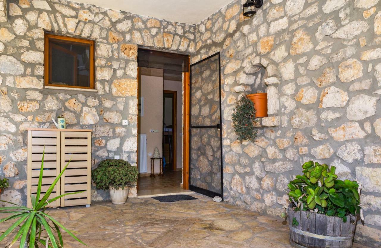 Nireas : Stone Villa Orthoniai Exterior photo